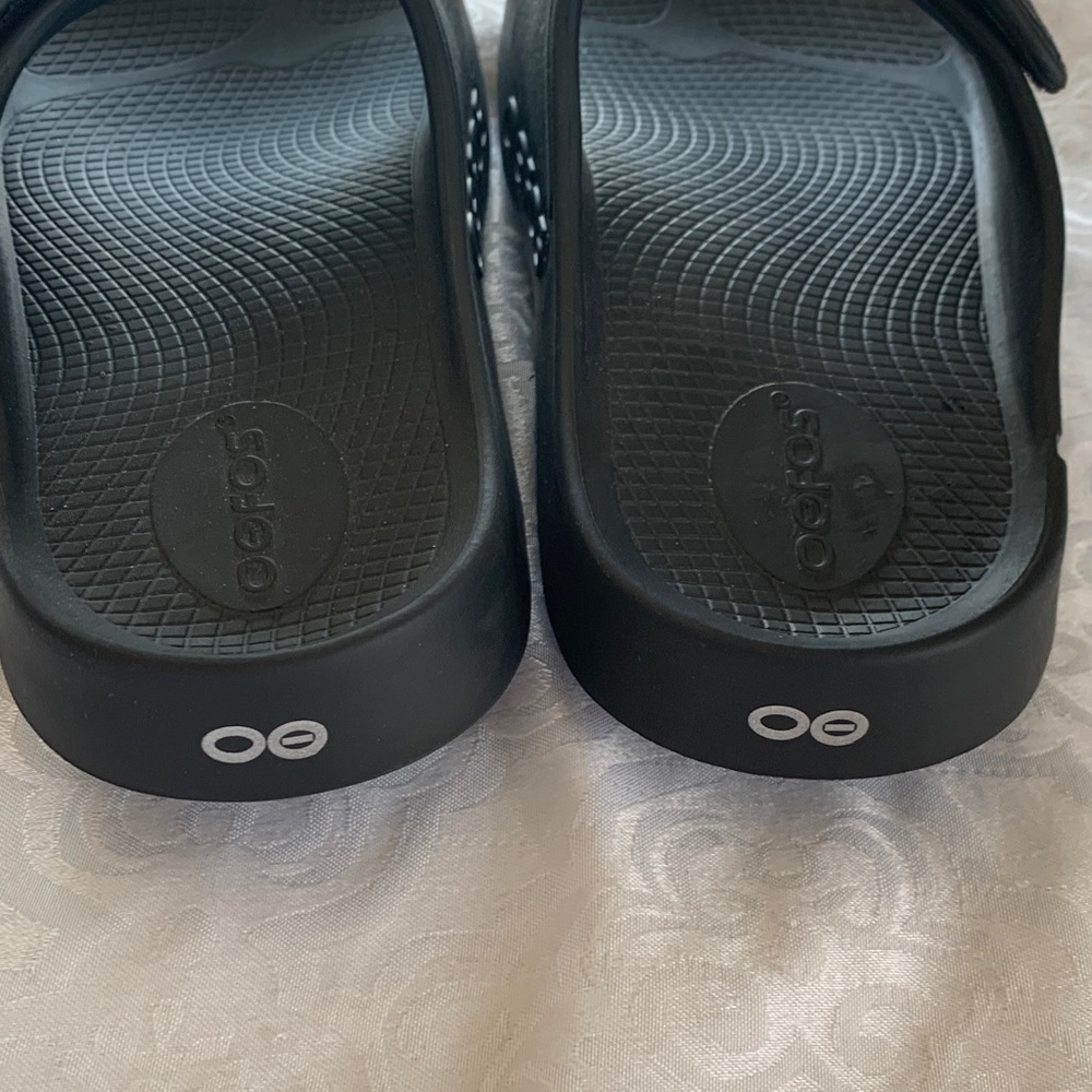 OOFOS Black Comfort Slides - Picture 11 of 13
